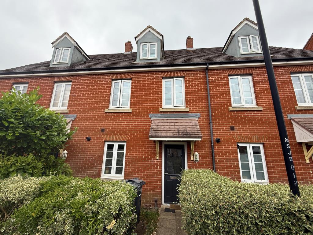 Lot: 155 - MID-TERRACE HOUSE FOR INVESTMENT - Front